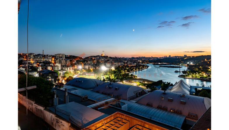 Meerblick-Gewerbeimmobilie in Beyoğlu