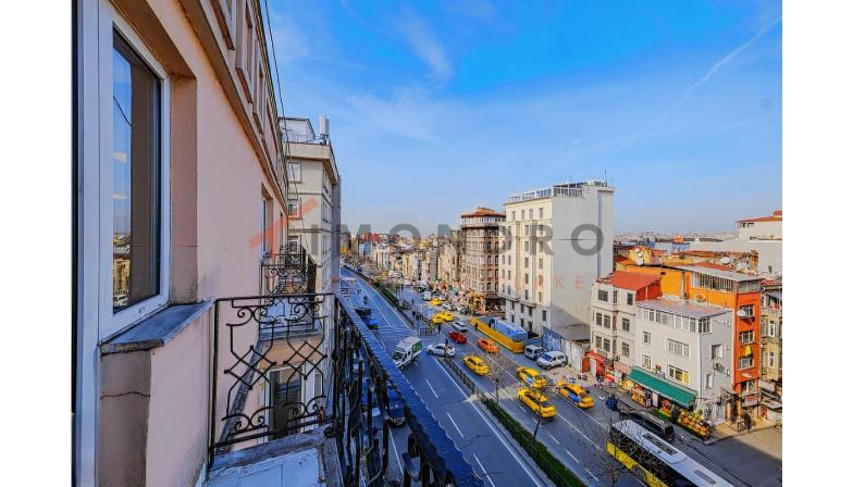 Zentrale Gewerbeimmobilie in Beyoğlu