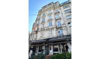 IS-3606, Elegante Wohnung in Beyoglu: Geräumiges Zuhause in Istanbul mit Balkon & Getrennter Küche - Zentral & Bequem!