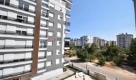 AN-2036, Meerblick-Wohnung mit Balkon und Pool in Antalya-Konyaalti