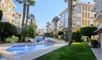 AN-2193, Moderne Wohnung in einer gesicherten Wohnanlage mit Pool und Grünflächen