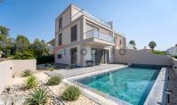 AN-2414, Geräumige Maisonette-Immobilie mit Pool und Balkon in Antalya Belek