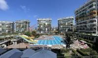 AL-1893, Balkon mit Blick auf das Schwimmbecken des Aqua-Parks – Möblierte 70 m² große 1+1-Wohnung in Avsallar, 700 m vom Meer entfernt