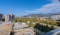 AL-1976, Offener Balkon mit Blick auf die Berge und den Poolgarten – Neue 55 m² große 1+1-Wohnung mit Sauna- und Hamam-Anlage, Oba