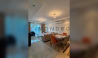 AL-2219, Blick auf Natur und Meer von einem verglasten Balkon – Möblierte 65 m² große 1+1-Wohnung in einer Aqua-Park-Anlage in Kargicak
