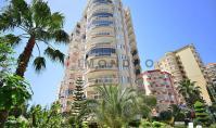 AL-2283, Verglaster Eckbalkon mit Blick auf den Pool: Möblierte 125 m² große 2+1-Wohnung mit Sauna und Tennisplatz, Mahmutlar