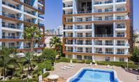 AL-2317, Blick auf die Burg und das Meer von einer möblierten 85 m² großen 1+1-Wohnung mit Wasserpark, Bowlingbahn und Kino in Mahmutlar